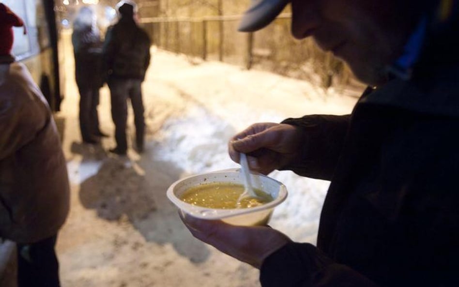 Paczki i zupy na ratunek