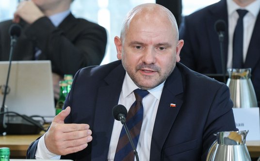 Poseł PiS Mariusz Gosek podczas posiedzenia komisji śledczej ds. Pegasusa