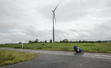 Turbina wiatrowa na farmie wiatrowej Krissana Wind Co. NKS, należącej do Wind Energy Holding Co., w 