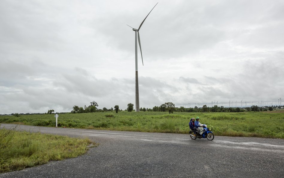 Turbina wiatrowa na farmie wiatrowej Krissana Wind Co. NKS, należącej do Wind Energy Holding Co., w 