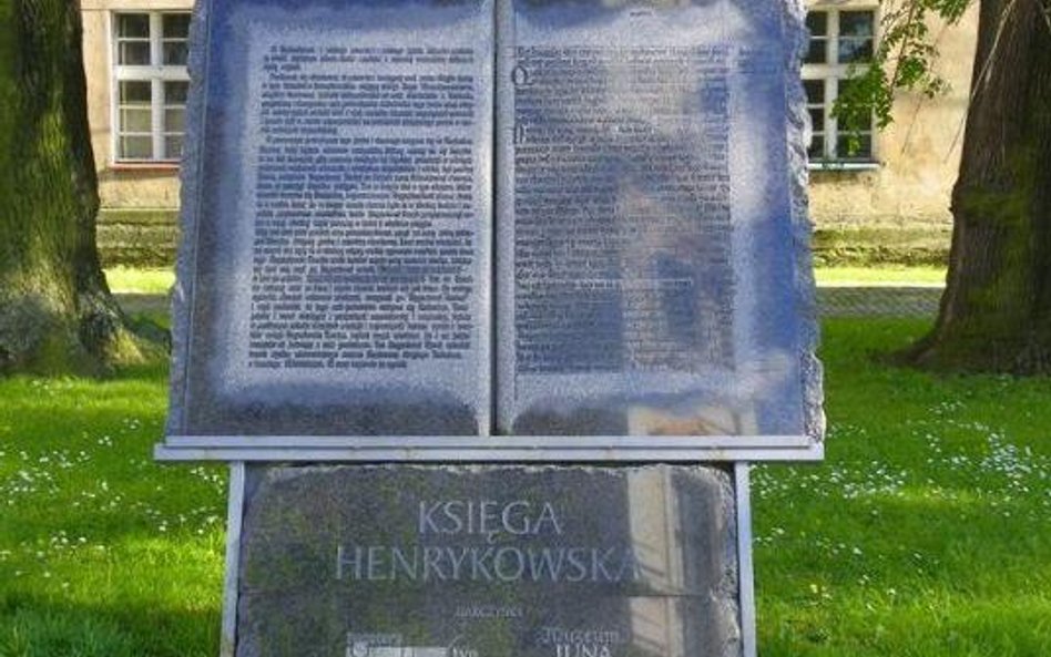 Pomnik "Księgi Henrykowskiej" w Henrykowie