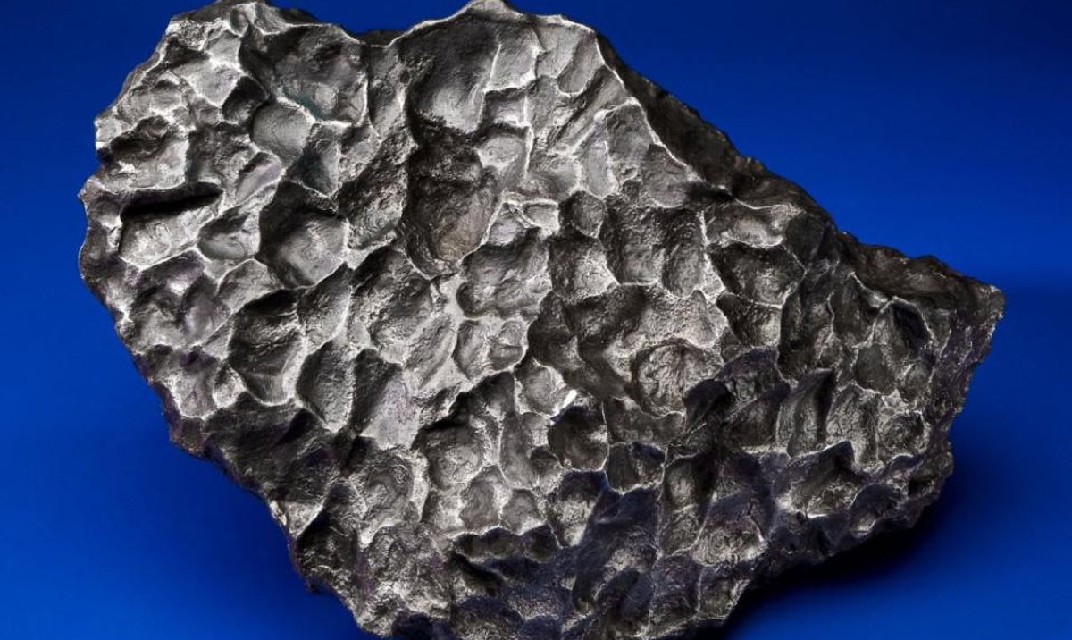 Метеорит сихотэ алинь. Сихотэ-алинский метеори. Метеорит сихотэ алинь. Метеорит 1947. Сихотэ-алинский метеорит презентация.