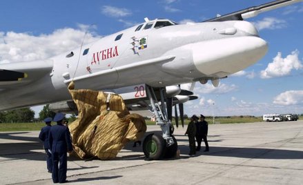 Strategiczny bombowiec Tu-95 wraca do bazy w miejscowości Engels po kapitalnym remoncie