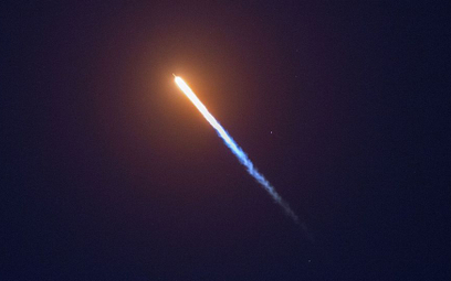 Rakieta SpaceX efektownie rozświetliła niebo nad Kalifornią. Pierwsze takie lądowanie
