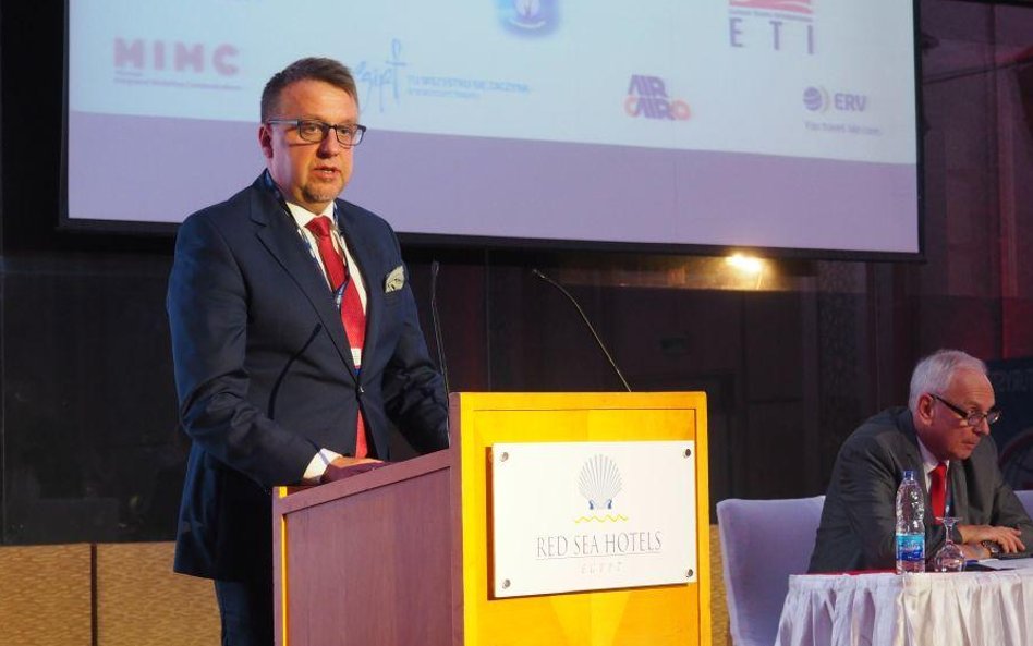 Dariusz Rogowski, wiceminister odpowiedzialny za turystykę, deklarował "wsłuchiwanie się w głos bran