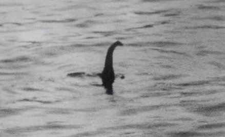 Dzięki „zdjęciu chirurga” (wykonanemu w 1934 r.) jezioro Loch Ness zyskało atrakcję turystyczną, na 