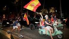Kibice w Hiszpanii świętujący zwycięstwo na mundialu