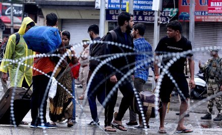 Nadzwyczajne środki bezpieczeństwa w stanie Dżammu i Kaszmir mają zapobiec protestom muzułmanów