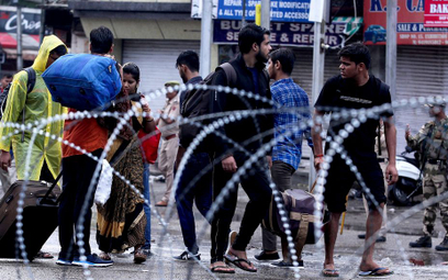 Nadzwyczajne środki bezpieczeństwa w stanie Dżammu i Kaszmir mają zapobiec protestom muzułmanów