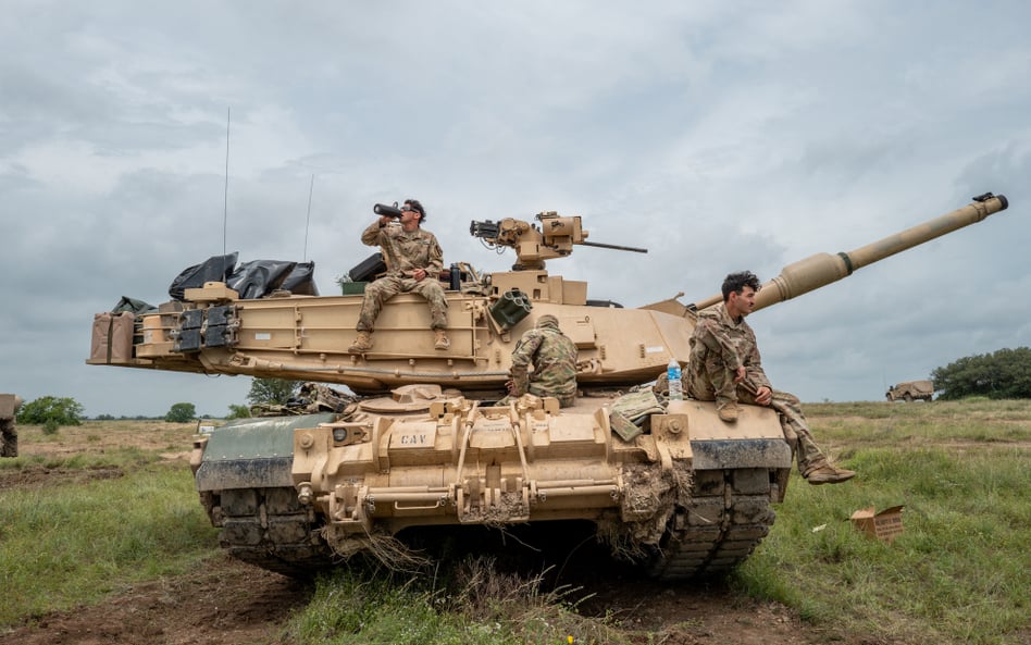 Ćwiczenia US Army na poligonie w Teksasie. Amerykański Departament Obrony – jest największym konsume