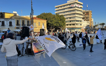Protest przeciwko szczepieniom na COVID-19 na Cyprze