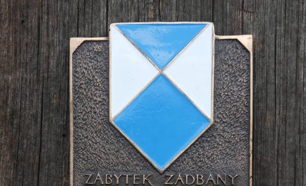 Tabliczka na zabytkowym obiekcie