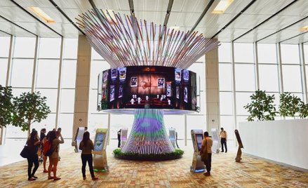 Interaktywne ekrany digital signage już dziś stoją w niektórych galeriach handlowych w Polsce.