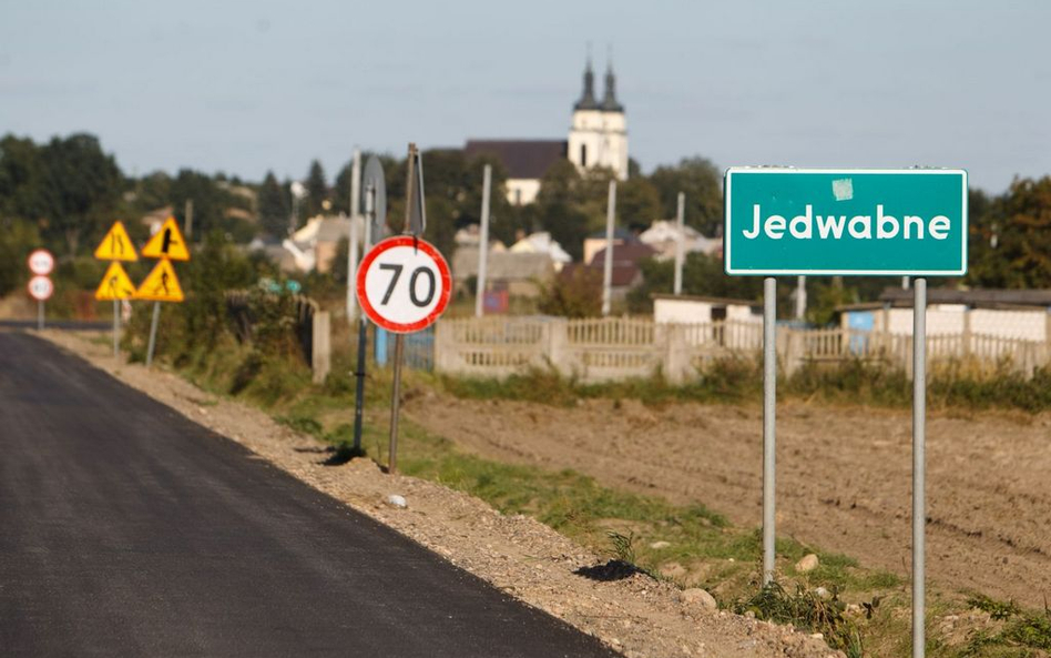 Kozubal: Ekshumacja IPN w Jedwabnem ma udowodnić, że strzelali Niemcy?