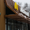 Zamkniety lokal McDonald's w Ałamaty