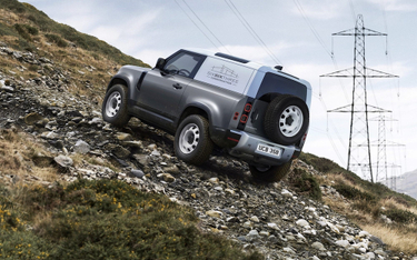 Land Rover Defender Hard Top: Do roboty!