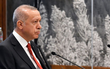 Prezydent Erdogan brnie w kłopoty