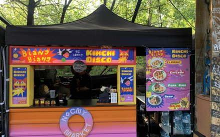 Stoisko "Kimchi Disco" przyciąga wzrok swoim designem