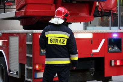 Drewniany dach willi w trakcie akcji gaśniczej zawalił się do środka