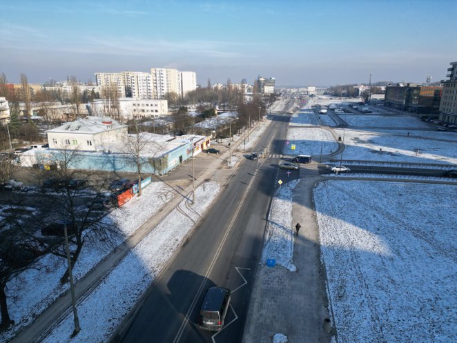 Ulica Płaskowickiej to jedna z kluczowych osi komunikacyjnych Ursynowa.