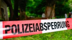 Niemieckie służby badają sprawę tajnego magazynu broni odkrytego w lesie pod Berlinem. Śledczy podej