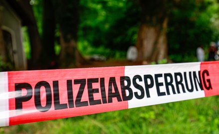 Niemieckie służby badają sprawę tajnego magazynu broni odkrytego w lesie pod Berlinem. Śledczy podej
