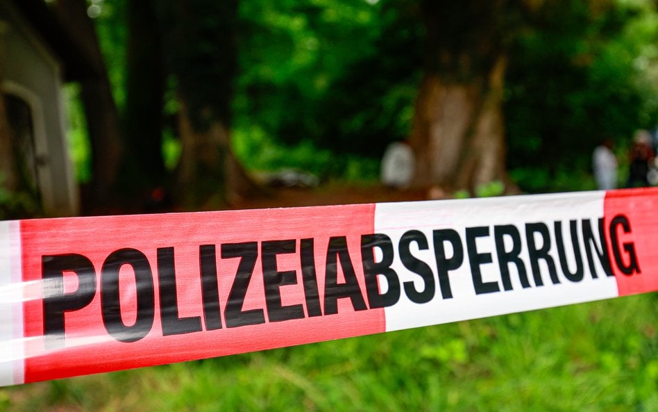 Niemieckie służby badają sprawę tajnego magazynu broni odkrytego w lesie pod Berlinem. Śledczy podej