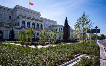 Zakończono prace po zachodniej stronie pl. Bankowego.
