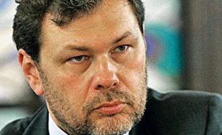 Jacek Chwedoruk był w latach 1990 – 1991 dyrektorem departamentu w Ministerstwie Przekształceń Własn