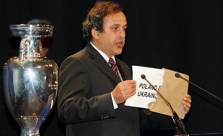 Beenhakker wygrywa, Lipiec siedzi, Listkiewicz zostaje