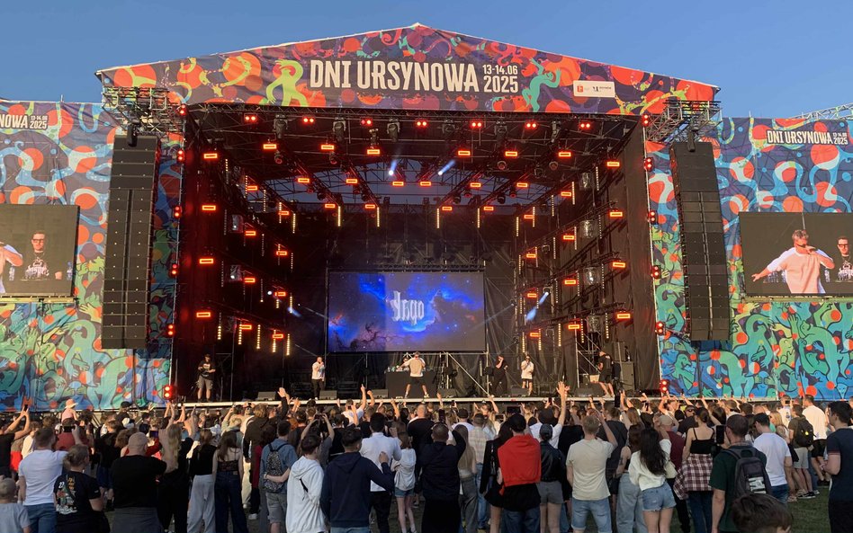 Ręce uniesione w górę świadczą o świetnej zabawie