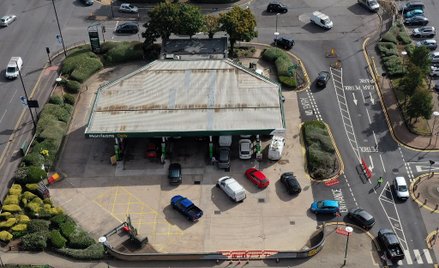 Rząd do Brytyjczyków: Nie napełniajcie butelek po wodzie paliwem