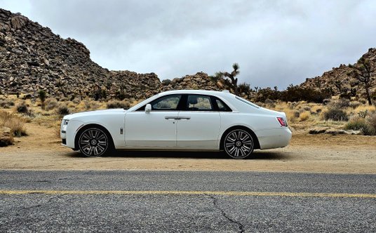 Rolls-Royce Ghost na pustyni Mojave