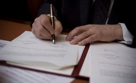 Gdy chcemy walczyć o odszkodowanie z OC pośrednika lub rzeczoznawcy, musimy mieć z nim umowę zawartą
