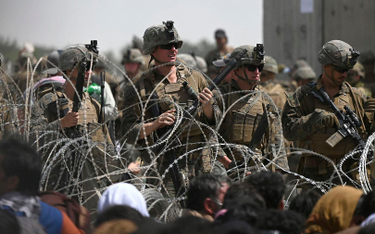 Żołnierze USA na lotnisku w Kabulu