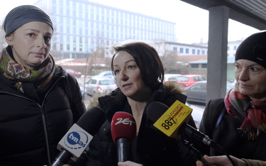 Nauczycielki: Małgorzata Rybak, Katarzyna Gwóźdź, Aleksandra Piotrowska podczas konferencji prasowej