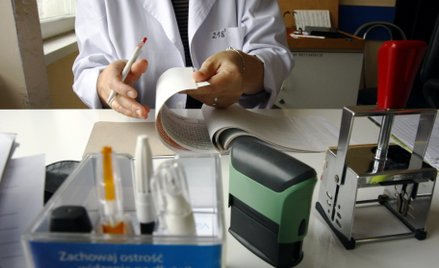 Sytuacja lekarzy posiadających warunkowe prawo wykonywania zawodu nie zmienia się w wyniku prezydenc