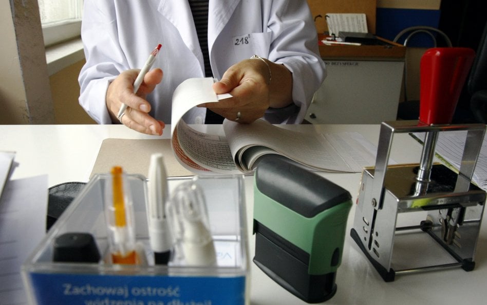 Sytuacja lekarzy posiadających warunkowe prawo wykonywania zawodu nie zmienia się w wyniku prezydenc