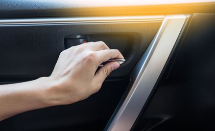 Kierowca odpowiada za szkody wyrządzone na parkingu przez pasażera - wyrok TSUE