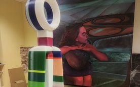 Przestrzeń Galerii Raster na Art Warsaw Miodow., Na I planie rzeźba Janka Simona. fot. Monika Kuc