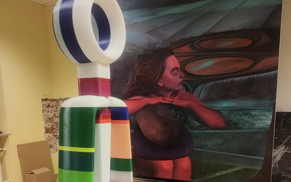 Przestrzeń Galerii Raster na Art Warsaw Miodow., Na I planie rzeźba Janka Simona. fot. Monika Kuc