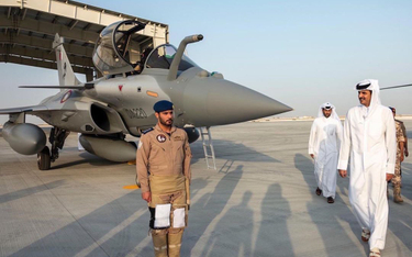 Ceremonia powitania pierwszych samolotów Dassault Rafale w bazie Dukhan. Fot./Rząd Kataru.