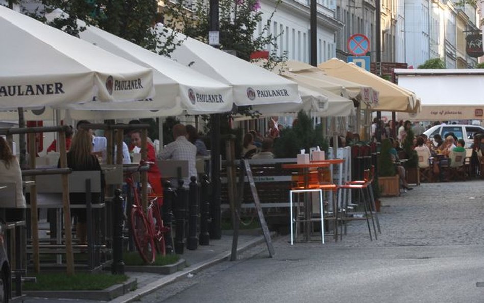 Cofnięcie zgody na sprzedaż alkoholu ma mieć związek z gośćmi lokalu - wyrok WSA