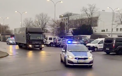 Już druga dostawa szczepionek przyleciała do Polski
