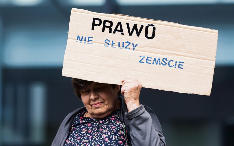 Protest przed krakowskim Sądem Okręgowym, 30 maja 2022 r. Demonstranci manifestowali wówczas w obron