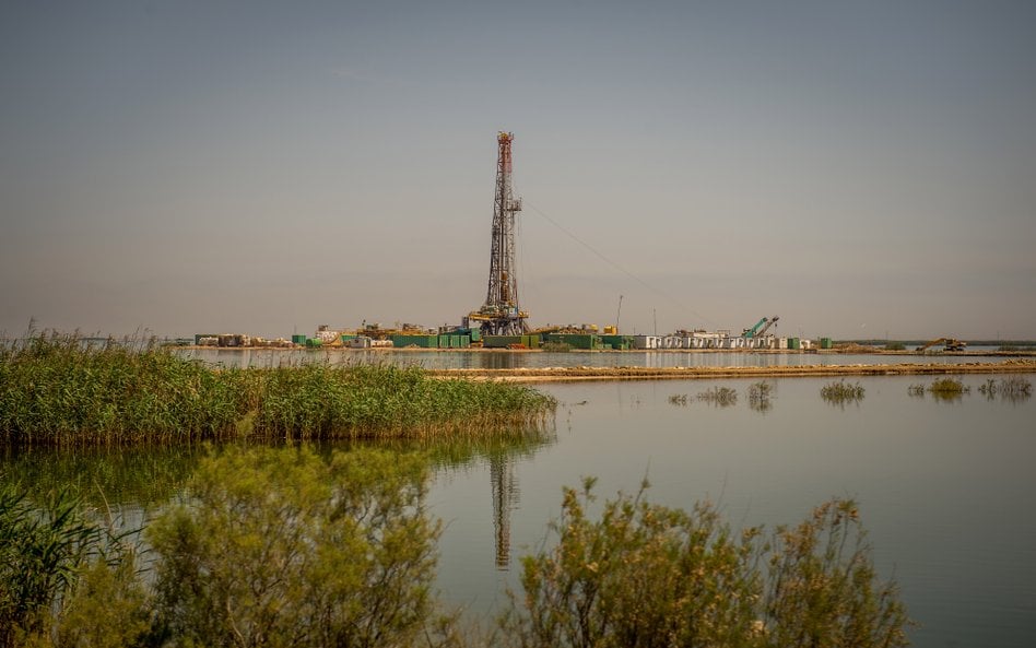 Wieża wiertnicza National Iranian Oil Co. (NIOC) w Hoorolazim w Iranie