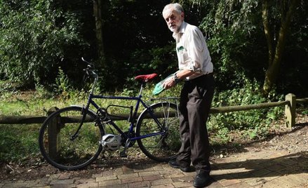 66-letni Jeremy Corbyn od 40 lat forsuje tezy twardej lewicy. Żyje skromnie: nie ma nawet samochodu,