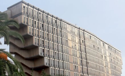 Hotel du Lac przed rozpoczęciem wyburzania.
