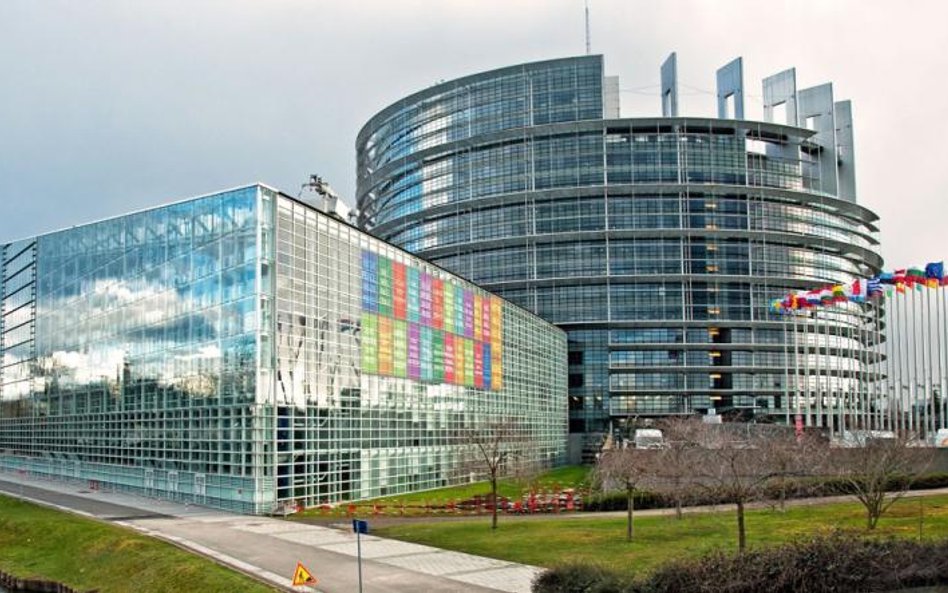Z ostatecznymi propozycjami zmian przepisów Komisja Europejska zaczeka do końca śledztwa ws. katastr