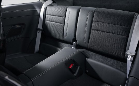 Nowe Porsche 911 GT3 Touring z tylną kanapą